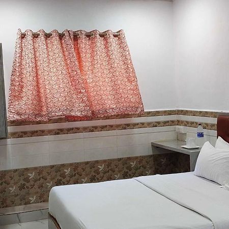 Hotel O Sargam Lodging And Boarding Ulhasnagar Luaran gambar