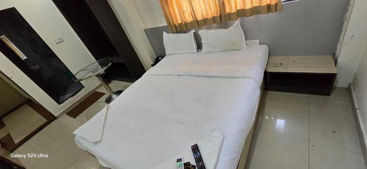 Hotel O Sargam Lodging And Boarding Ulhasnagar Luaran gambar