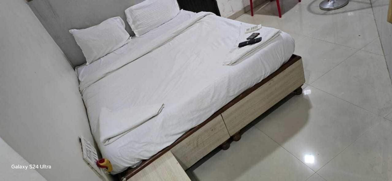 Hotel O Sargam Lodging And Boarding Ulhasnagar Luaran gambar